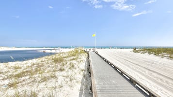 Beach nearby, sun loungers, beach towels