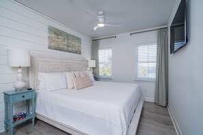 1 bedroom, in-room safe, iron/ironing board, travel cot - Gulf Views!/corner unit/deeded beach access/pickleball courts (Santa Rosa Beach)