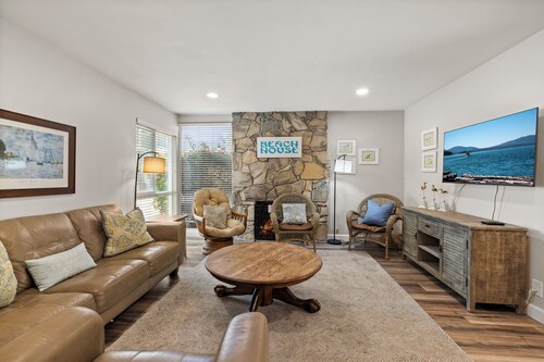 4BR/3BA Classic Island Home - Easy access to Beaches w/ new AC and updates