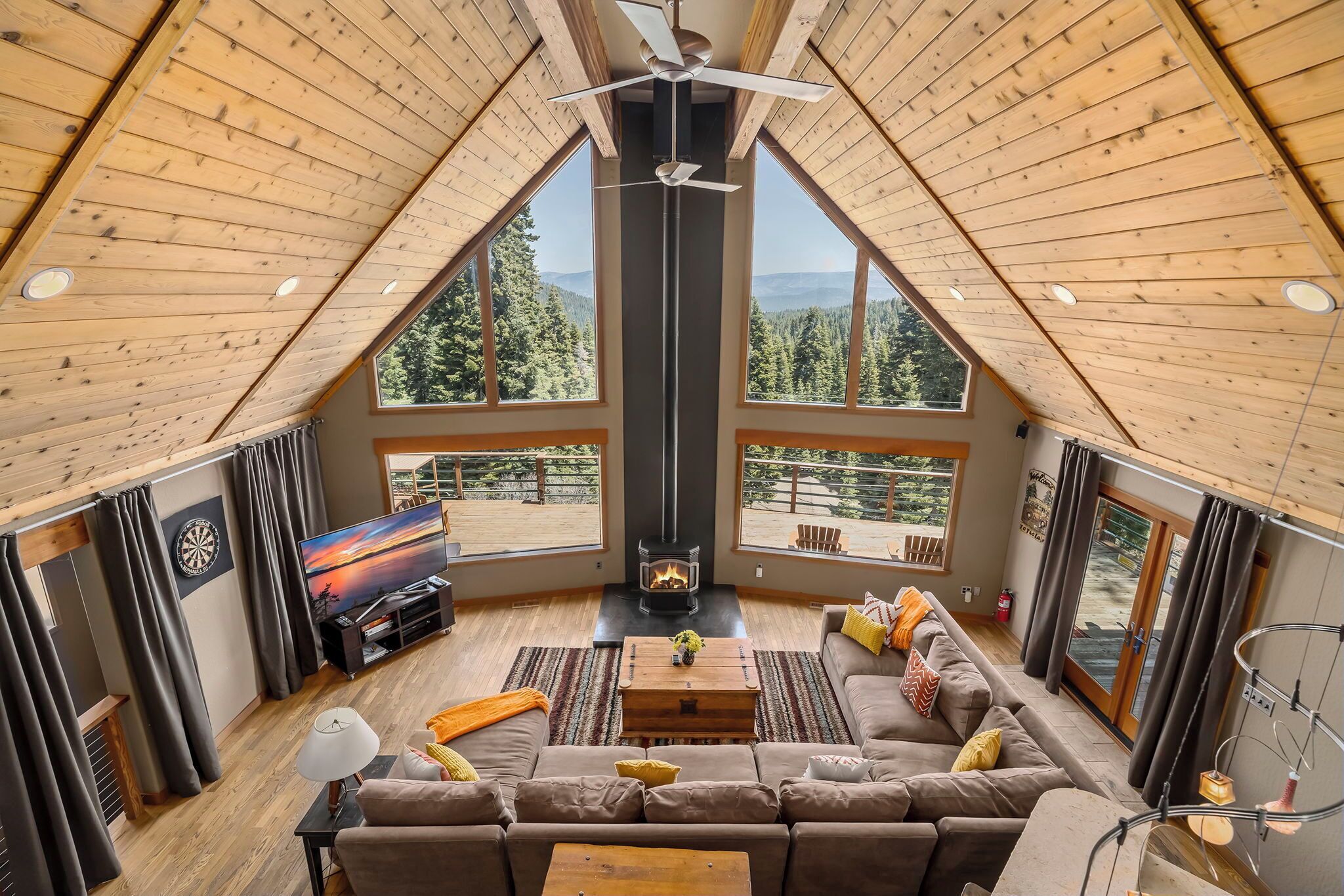 Smart-TV, Kamin, Videospiele