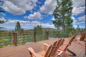 Terrace/patio - Pet-Friendly Retreat | King Suite, Desk, Clubhouse Access, Near Trails & Lake (Truckee)