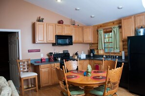 Fridge, microwave, oven, stovetop - Nicely Appointed Cabin in Scenic Setting. Family-friendly, Romantic Too! (Arrington)