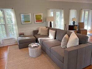 Smart TV, reproductor de DVD y libros 