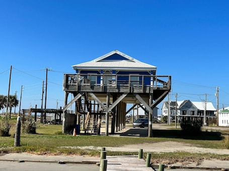Exterior. Daddy's Dream - Coastal Realty Group