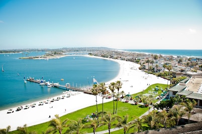NEW 2019-Steps to Ocean-best location in N. Mission beach, AC- 3bed-3bath