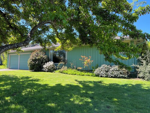 Nifty Thrifty - Affordable, Comfortable, in Ideal Location!