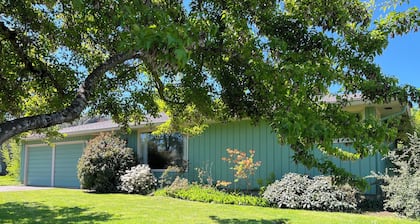 Nifty Thrifty - Affordable, Comfortable, in Ideal Location!