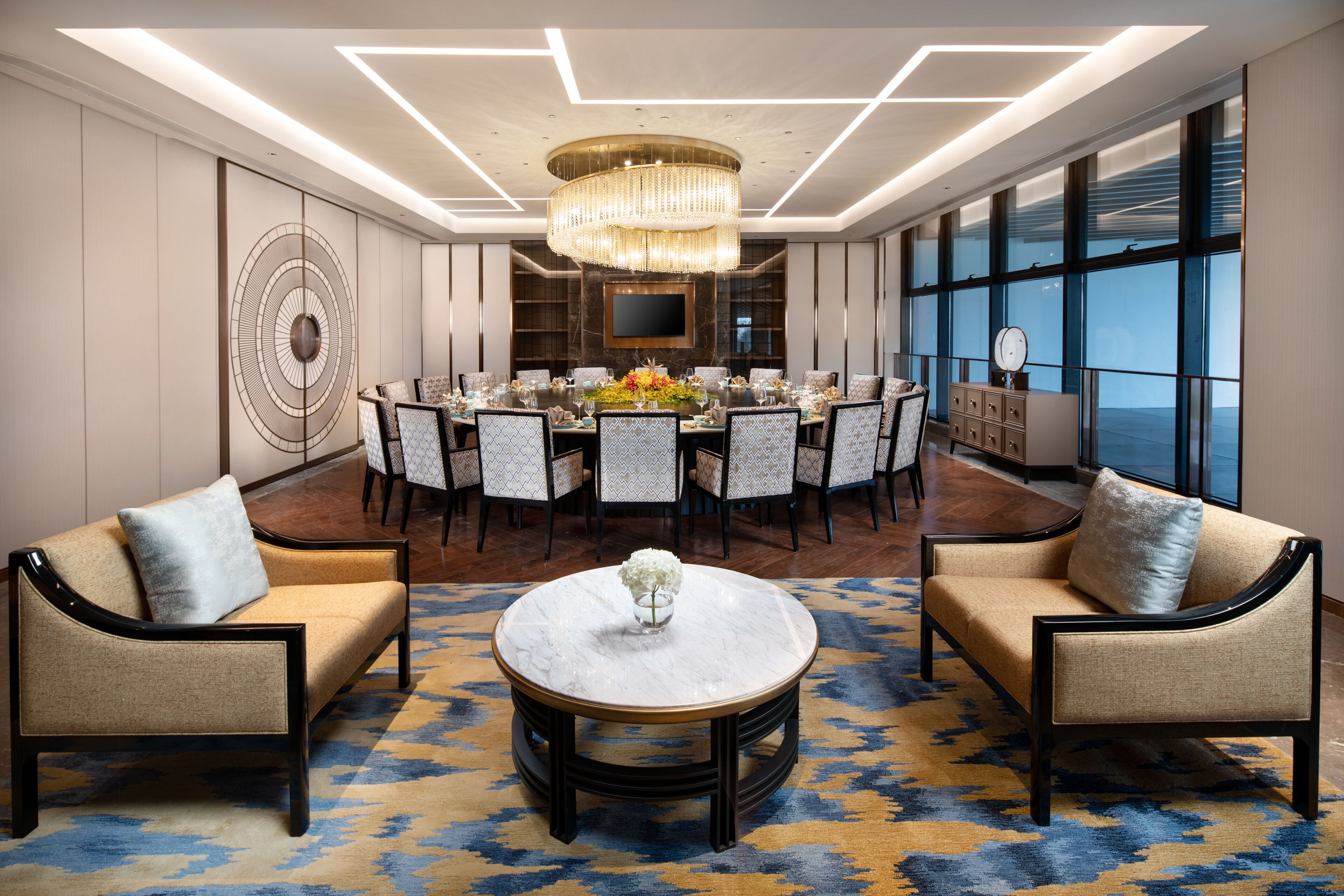 3 restaurants, breakfast, lunch, dinner served; fusion cuisine