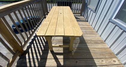 Waterfront Fun is Waterfront in Grand Isle w/boat access