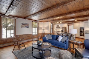 Smart TV, fireplace, DVD player, table tennis