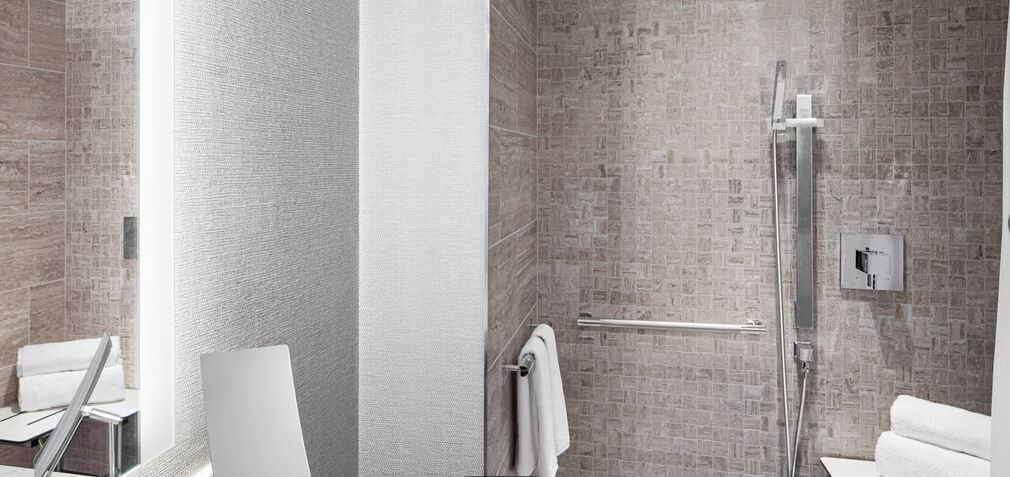 hydromassage showerhead, free toiletries, hair dryer, towels