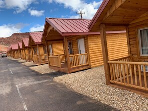 Flat-screen TV - Red Canyon Cabins (Kanab)