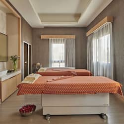 Couples treatment room(s), body treatments, body wraps, body scrubs