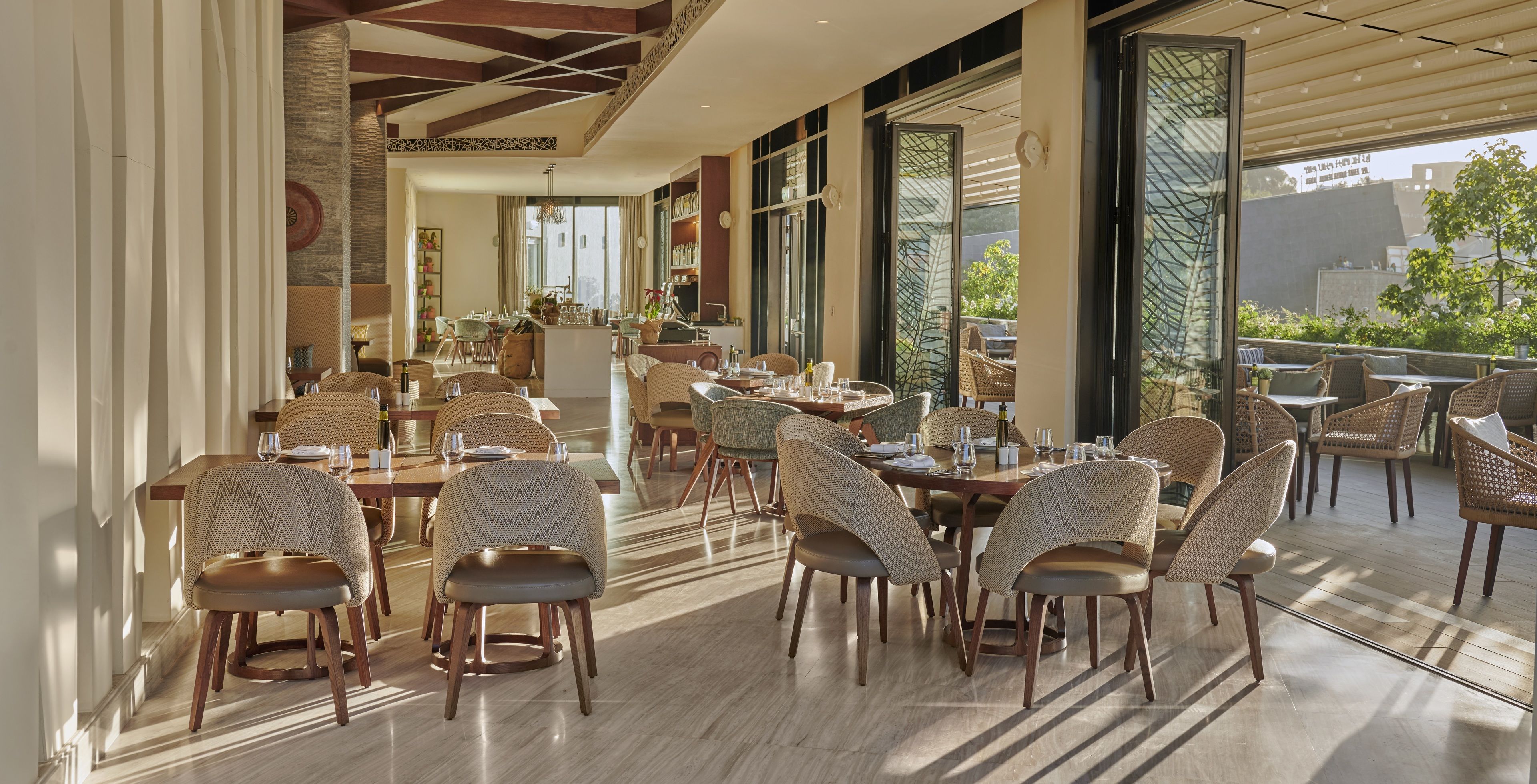 2 restaurants; breakfast, lunch, and dinner served