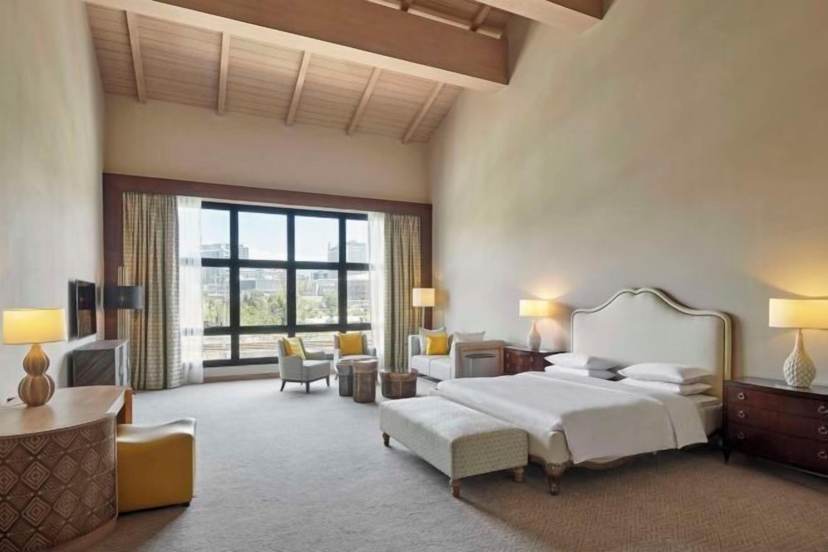 Hypo-allergenic bedding, free minibar, in-room safe, desk