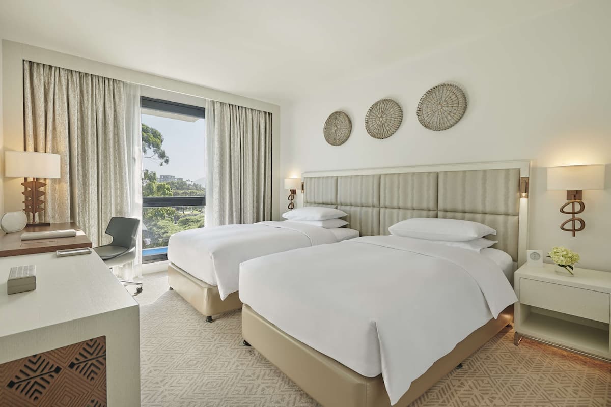 Room, 2 Twin Beds | Hypo-allergenic bedding, free minibar, in-room safe, desk