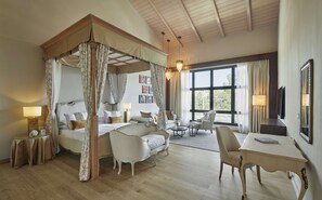 Hypo-allergenic bedding, free minibar, in-room safe, desk - Hyatt Regency Addis Ababa (Addis Ababa)