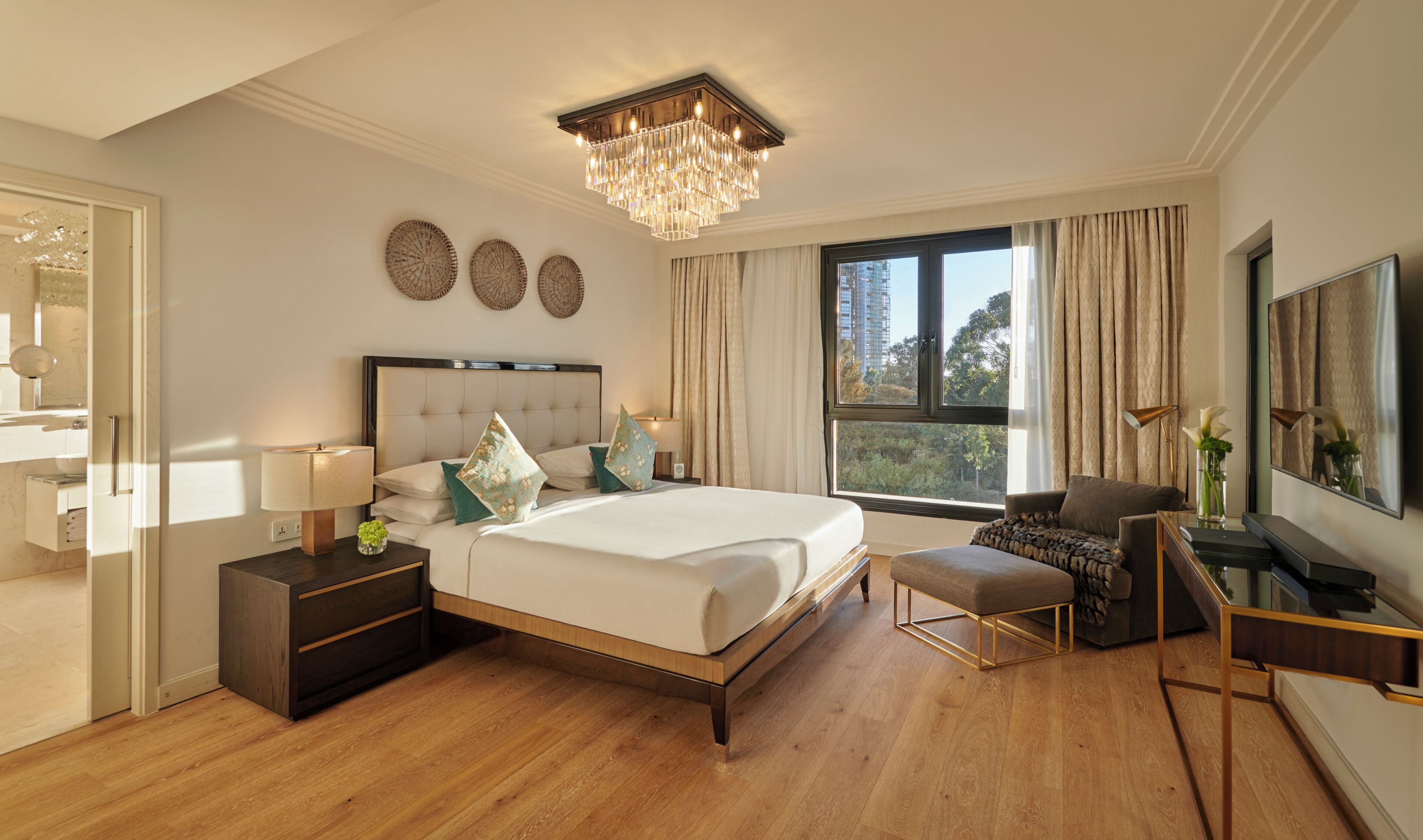 Allergitestet sengetøy, minibar (inkludert) og safe på rommet