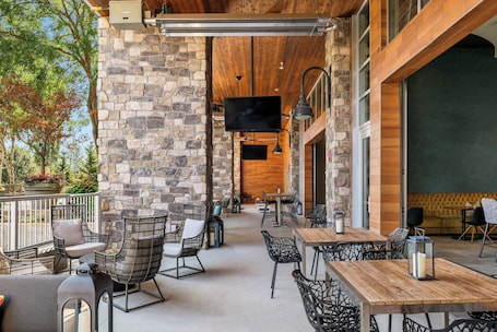 Terrace/patio. Archer Hotel Seattle/Redmond