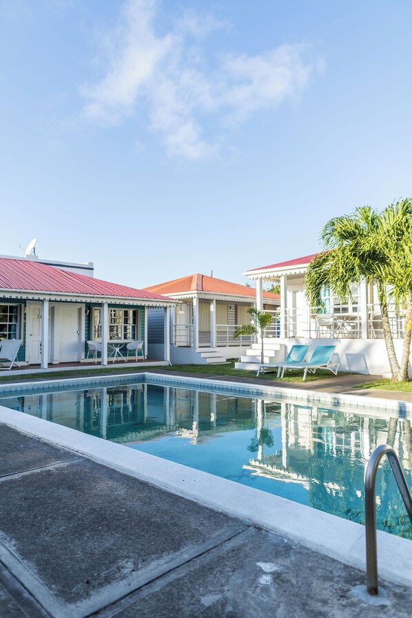Outdoor pool, pool loungers