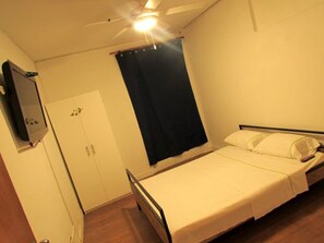 Blackout curtains, free WiFi, bed sheets - Hostal El Aguacate (Cali)