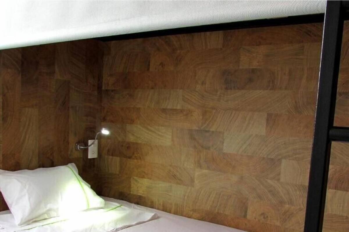 Bed in 6-Bed Mixed Shared Dormitory Room | Blackout drapes, WiFi (free), bed sheets