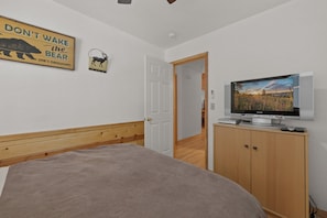 3 bedrooms, WiFi (free), bed sheets