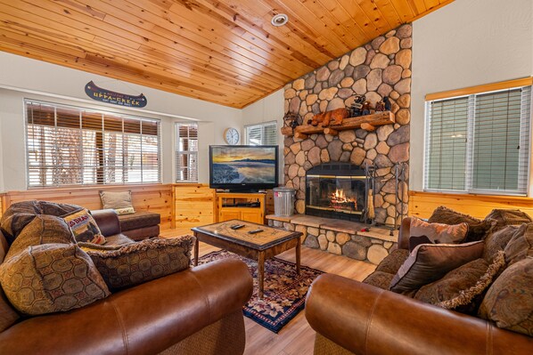 Smart-TV, Kamin, DVD-Player, Tischfußball