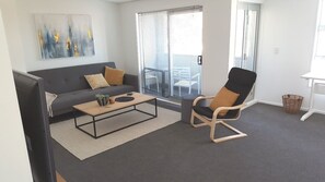 Fernseher, DVD-Player, Videothek