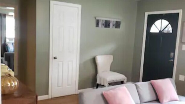 A living room with a grey sofa, a white chair, and a wooden coffee table. - Go Braves!- 3bd/2ba 6min from Mercedes-Benz/CNN/GWCC (Atlanta)