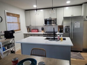 Fridge, microwave, stovetop, dishwasher