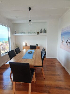 Dining - Fabulous Ocean Views (Bridport)