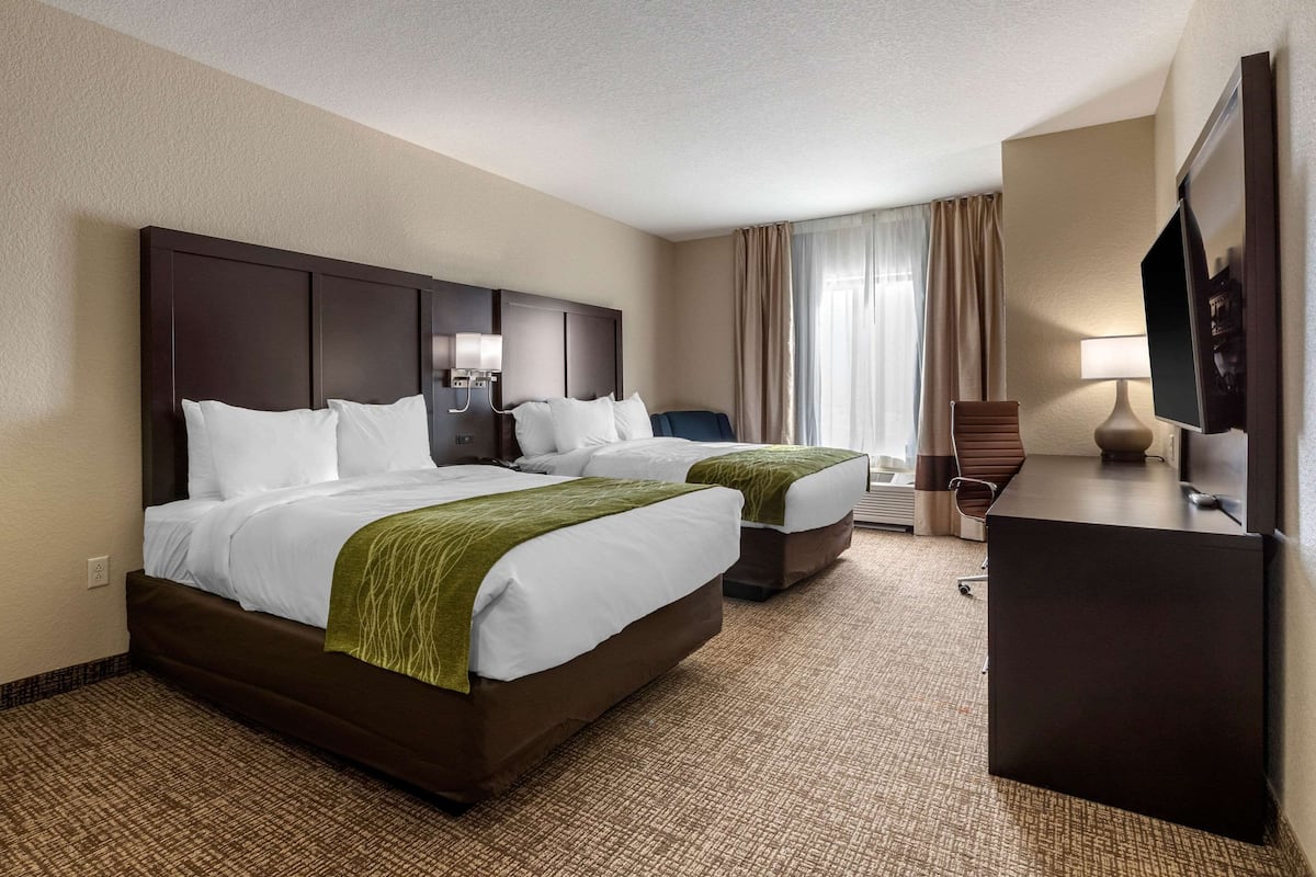 Room, 2 Queen Beds, Non Smoking (Larger Unit)