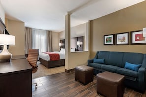 Suite, 1 cama King size y sofá cama, para no fumadores | Ropa de cama de alta calidad, camas con pillow-top y escritorio 