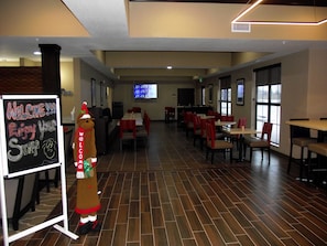 Dining - Comfort Inn & Suites Cedar Rapids CID Eastern Iowa Airport (Cedar Rapids)