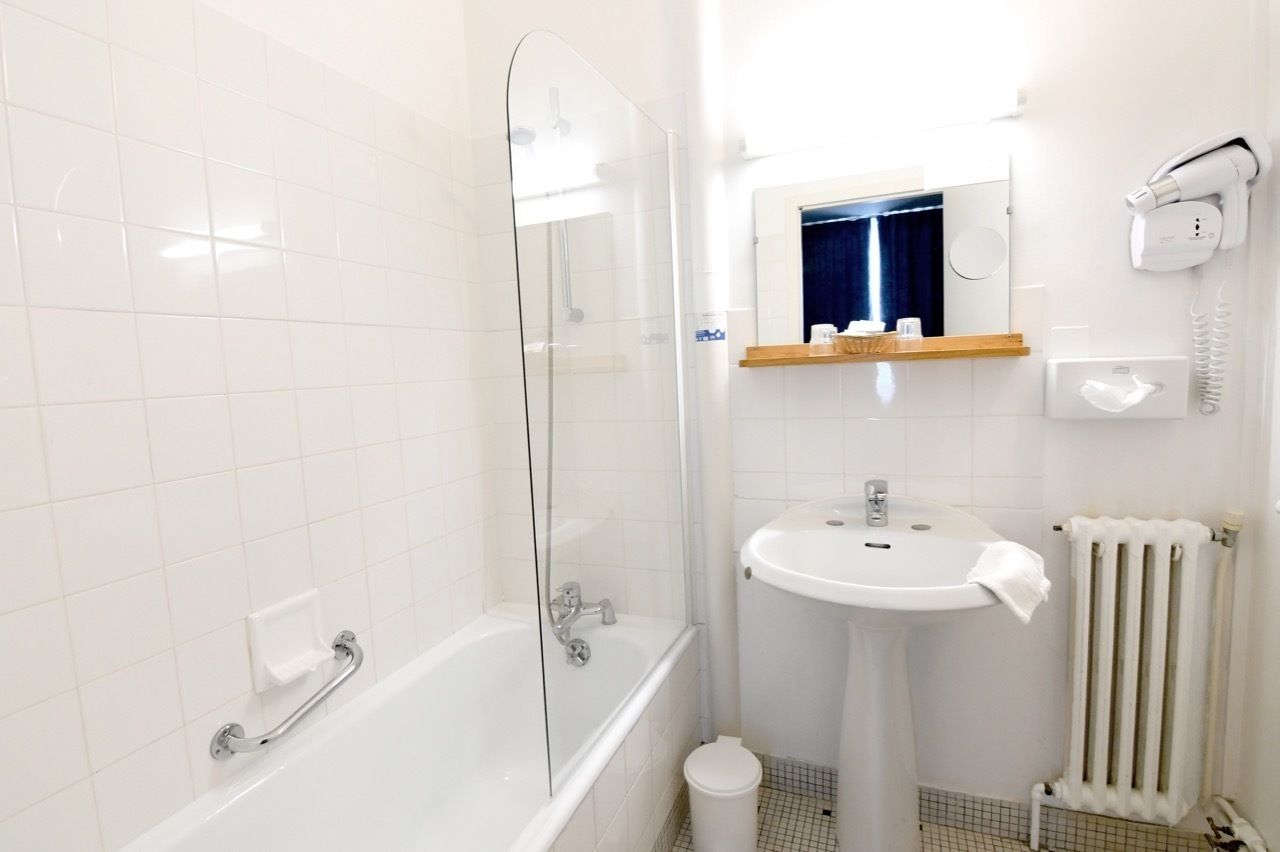combined shower/bathtub, free toiletries, hair dryer, towels
