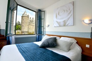 Decoración personalizada, muebles diferentes y escritorio 