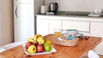 Loft Comfort, pemandangan gunung | Dapur pribadi | Lemari es besar, microwave, kompor, dan pemanggang roti