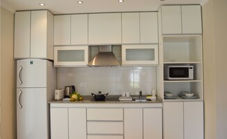 32-inch flat-screen TV with cable channels, TV