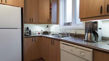 Chambre Classique, 1 grand lit et 1 canapé-lit, non-fumeurs | 1 chambre, literie de qualité supérieure, décoration personnalisée
