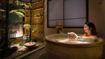 Suite, 3 soverom | Bad | Separat badekar og dusj og dype avslapningsbadekar