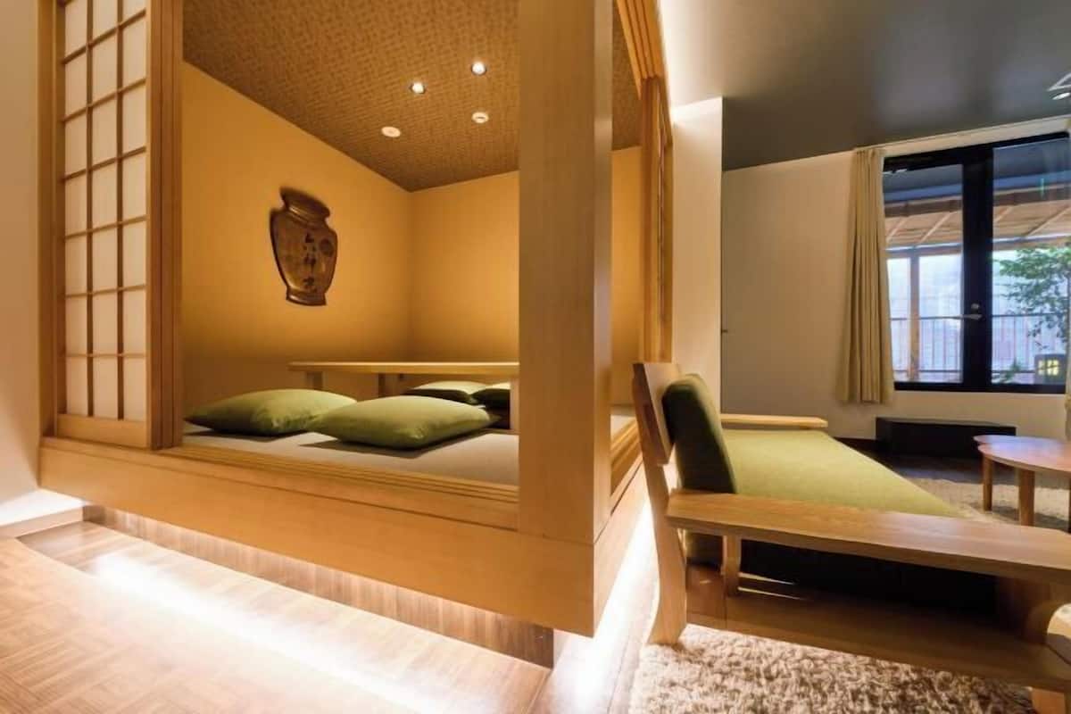 Een gratis minibar, individueel gedecoreerd, een strijkplank/strijkijzer