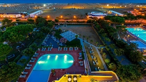 A resort with multiple swimming pools, a large beach area, and a view of the ocean. - Hotel Italy (San Michele al Tagliamento)