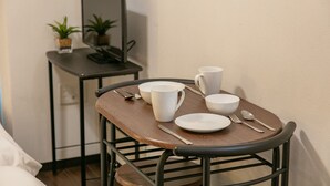 手提電腦工作空間、隔音、免費 Wi-Fi、床單