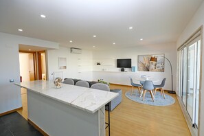 Dining - B19 - Marina Club Apartment (Lagos)