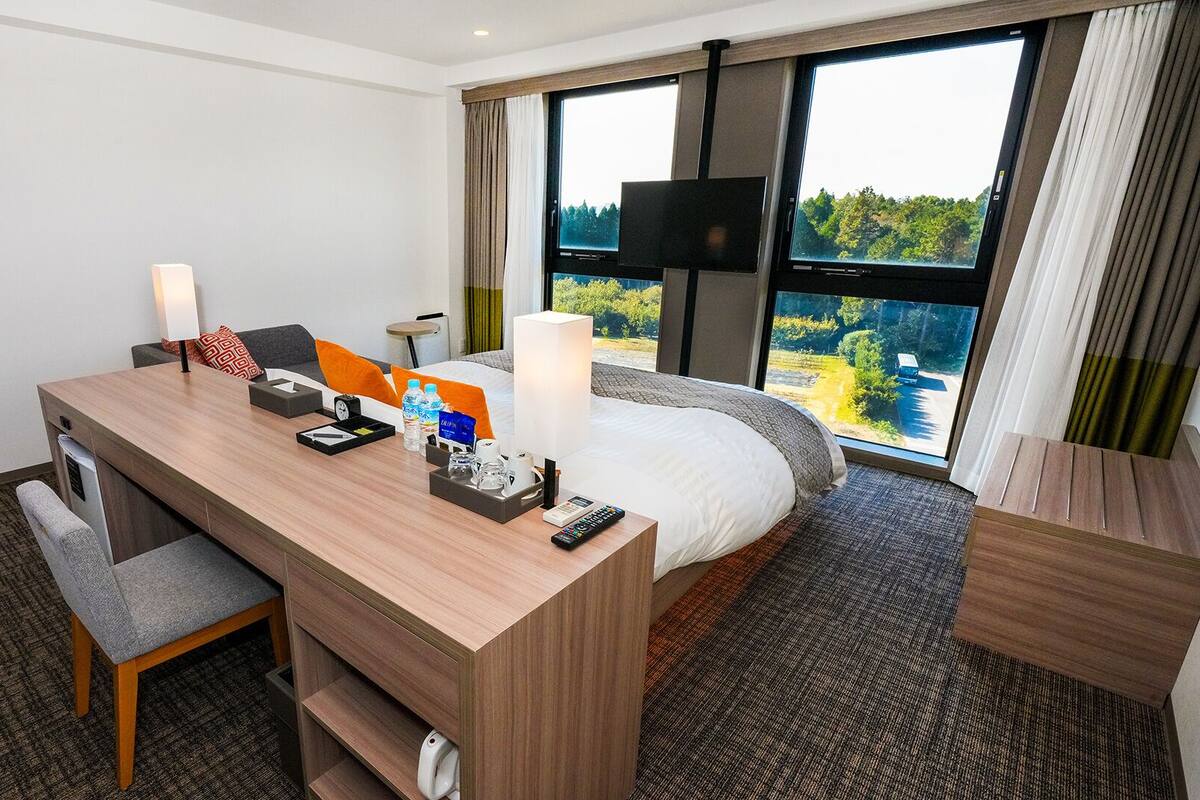 In-room safe, desk, soundproofing, free WiFi