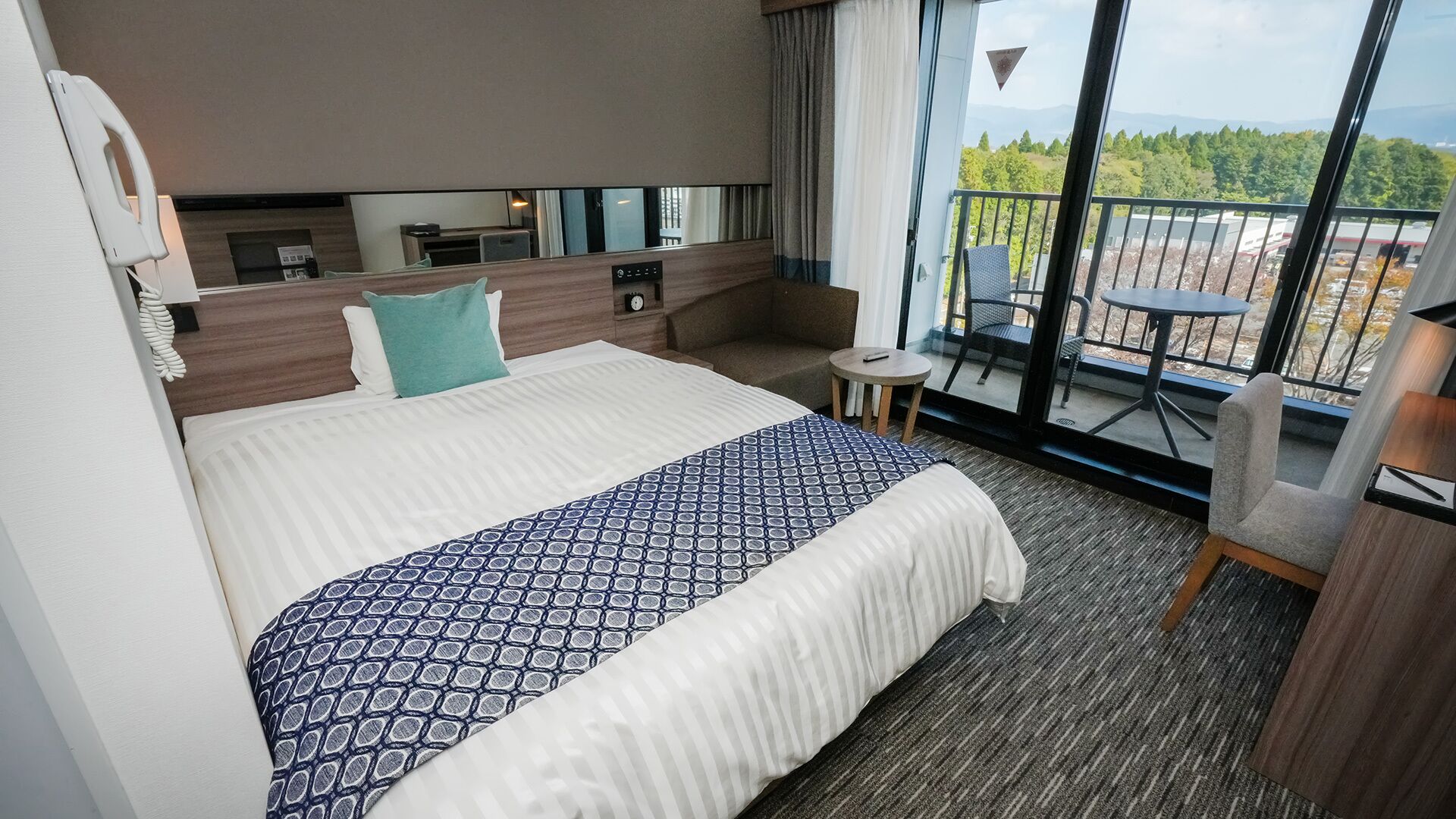 In-room safe, desk, soundproofing, free WiFi