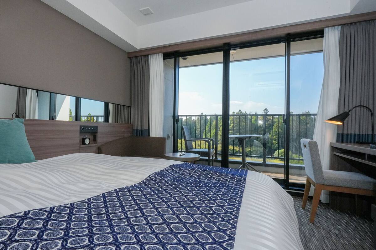 In-room safe, desk, soundproofing, free WiFi