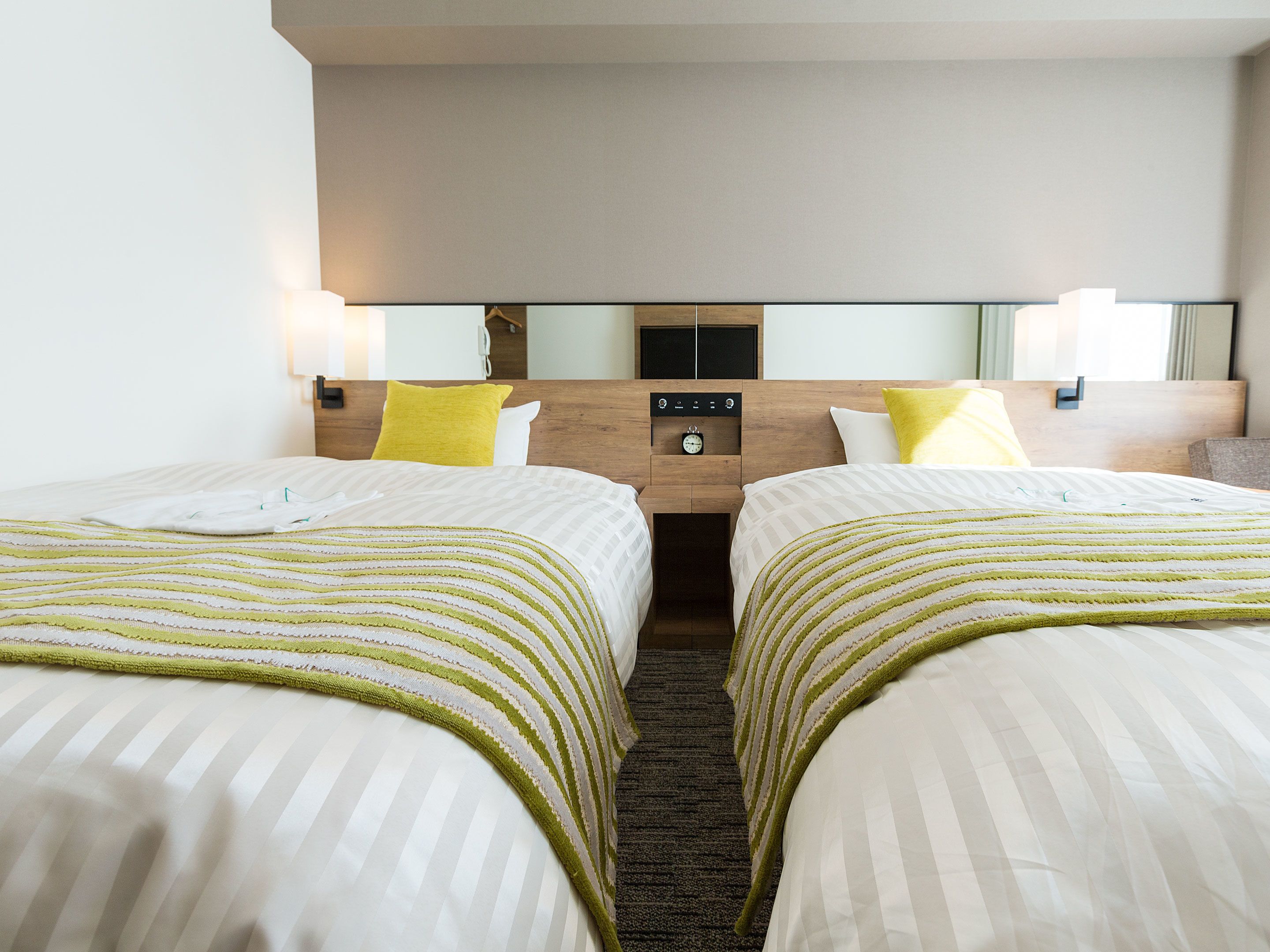 twin room, non smoking | in-room safe, desk, soundproofing, free wifi