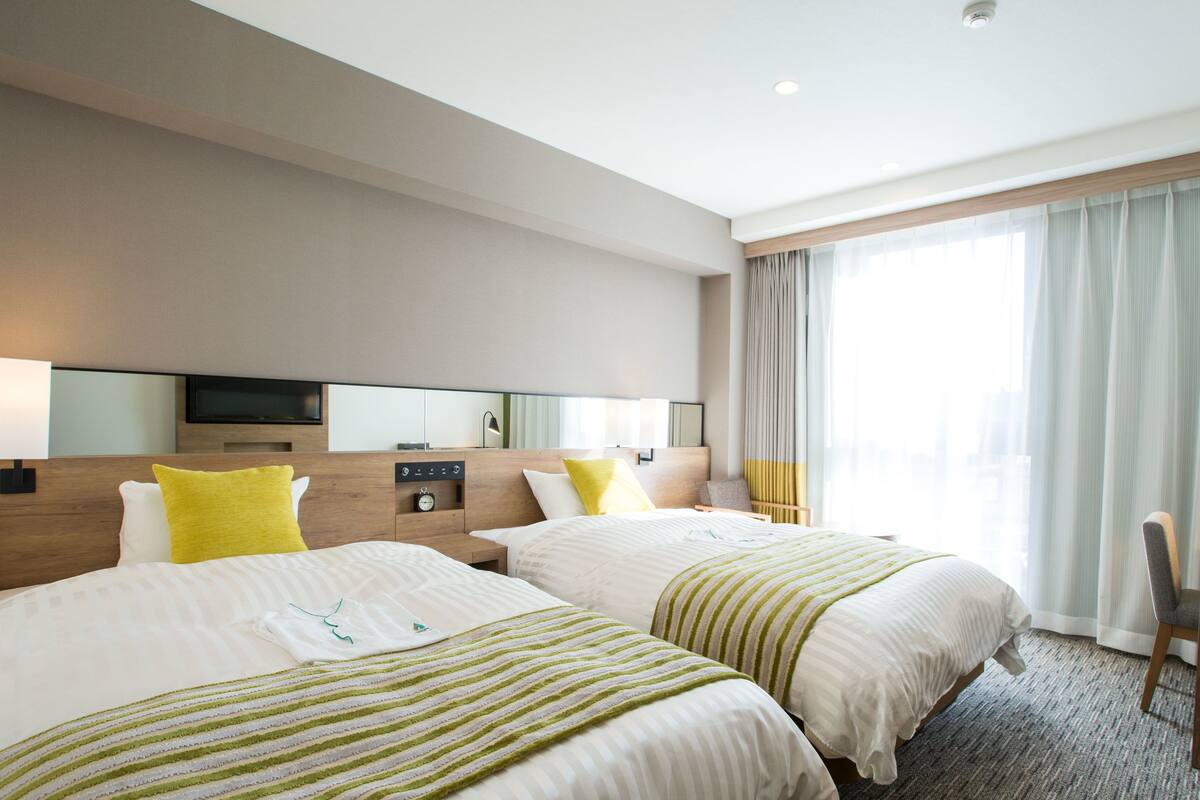 Twin Room, Non Smoking | In-room safe, desk, soundproofing, free WiFi